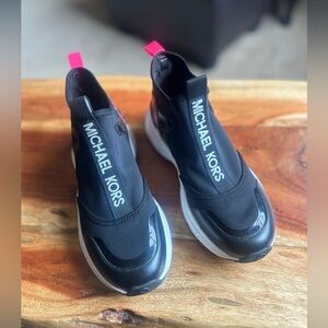 Michael Kors - Sneaker for Women - Very comfortable and stylish! Size: 6.5